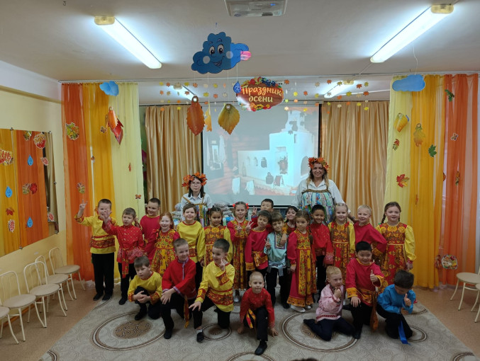"Осенины на Руси" утренник в группе "Красная шапочка" "Осенины на Руси" утренник в группе "Красная шапочка".